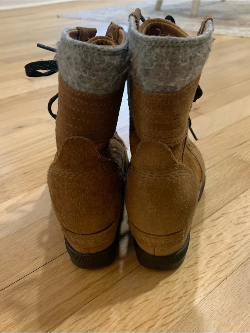 Sorel Youth Lexie Wedge Boot Snow Outdoor Hiking Suede Leather Size‎ 1 Kids Girl